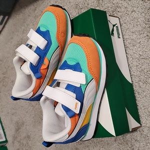Toddler PUMA shoes size 9c